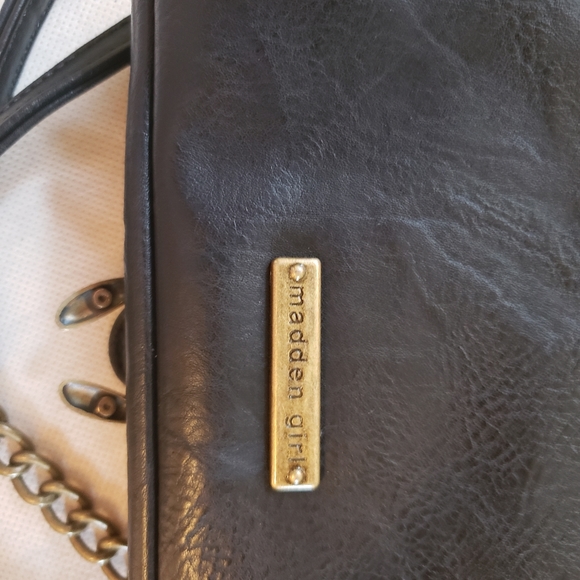 Madden Girl black leather cross body clutch - Picture 3 of 5